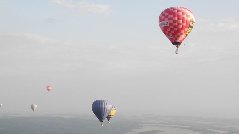 V Rakousku se při havárii horkovzdušného balonu zranilo devět lidí